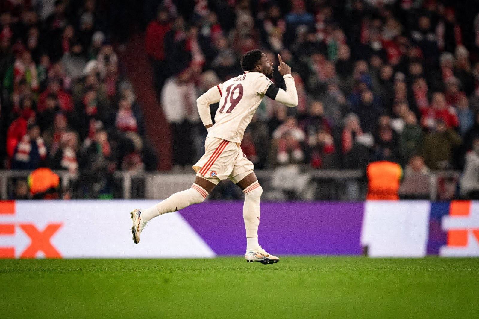 开云登录入口-凯尔特人压哨绝杀国米，全场沸腾！经典一战再现传奇