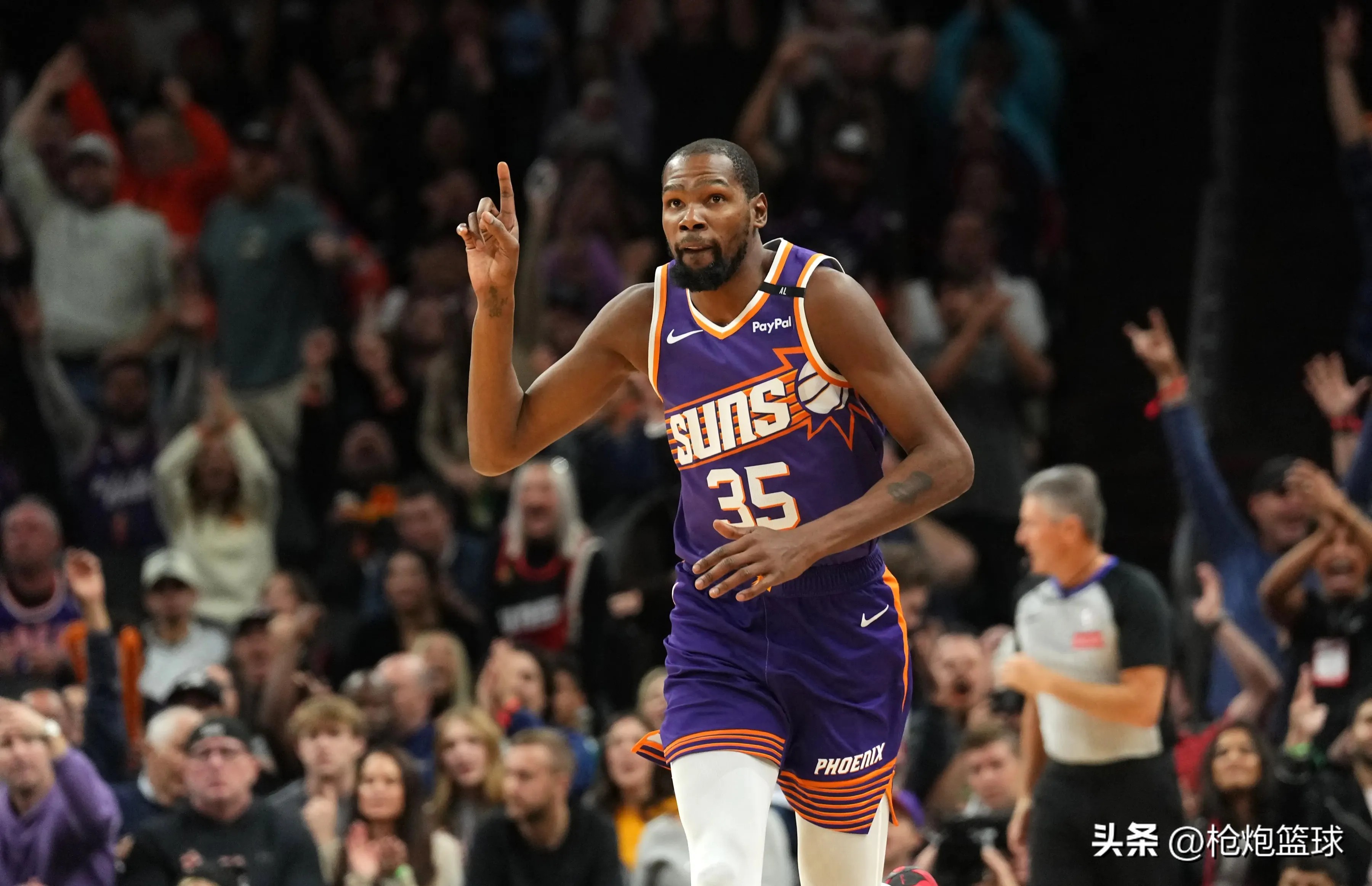 开云电子-杜兰特迎来十五赛季出色发挥，瑞士队观众热烈欢呼！的简单介绍